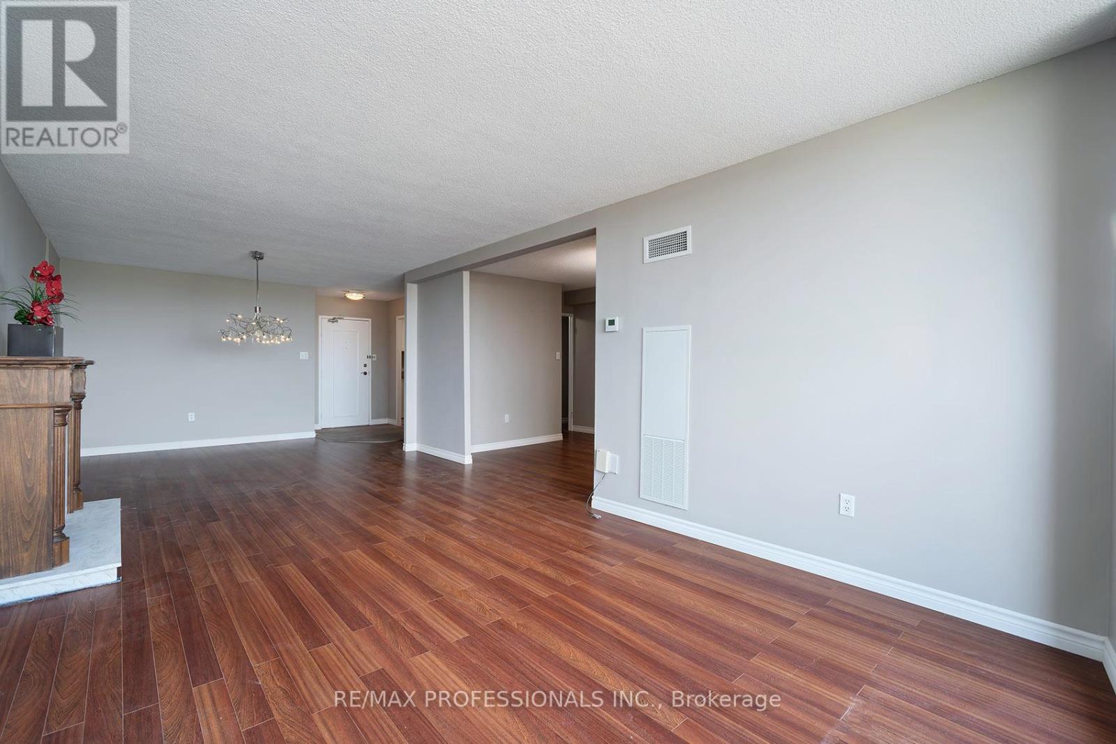 1504 - 812 Burnhamthorpe Road, Toronto, Ontario  M9C 4W1 - Photo 7 - W13111954