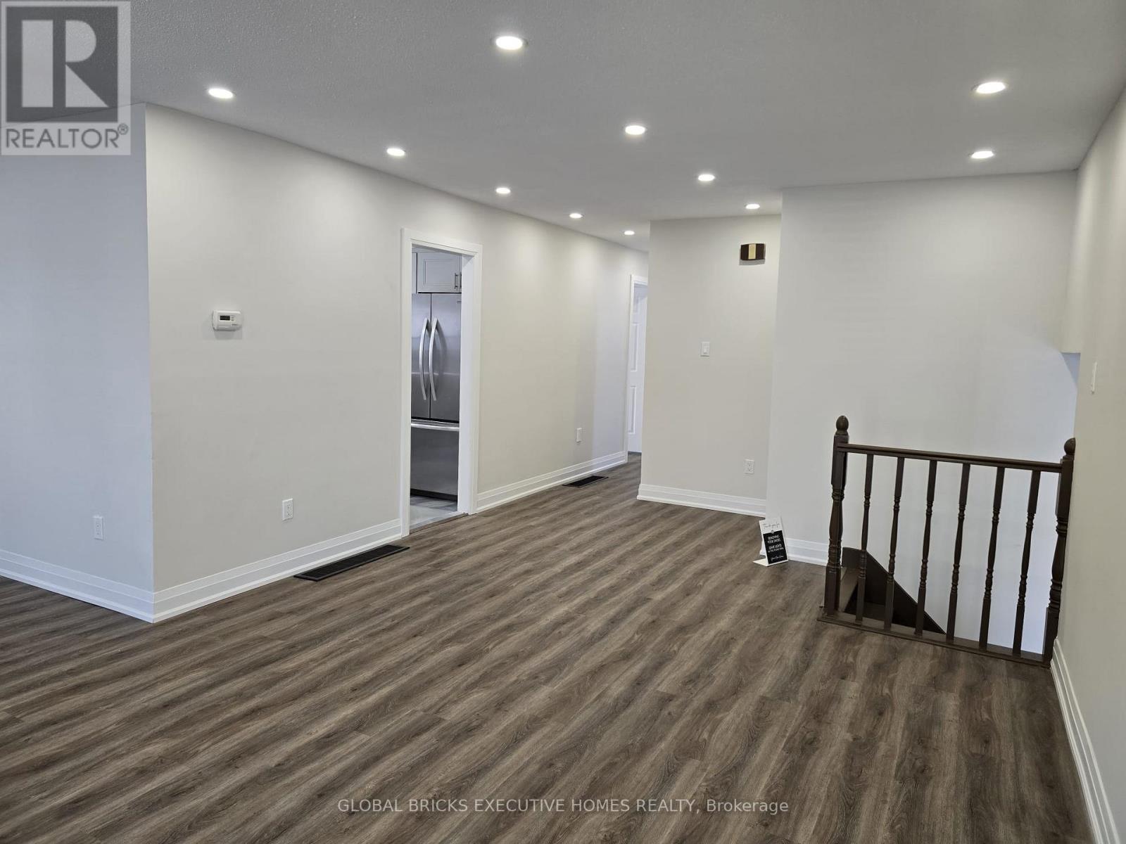 Main - 3285 Lansdown Drive, Burlington, Ontario  L7M 1S4 - Photo 5 - W13111994