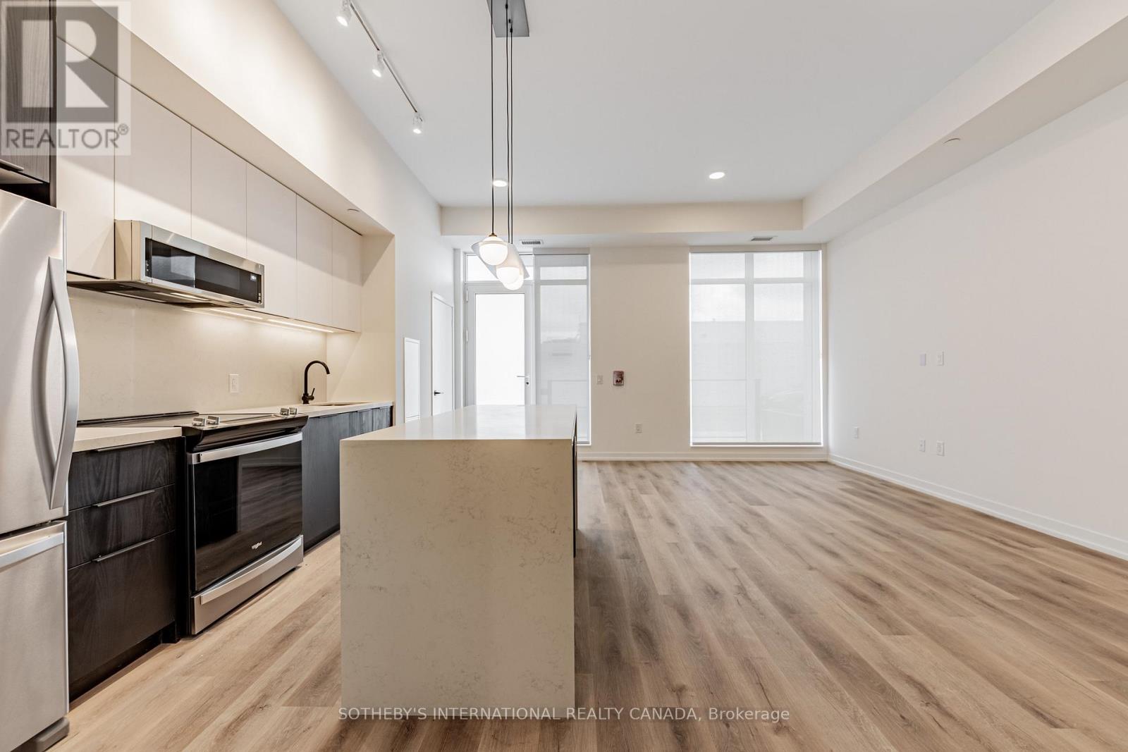 104 - 31 YORK GARDEN WAY, Toronto, Ontario