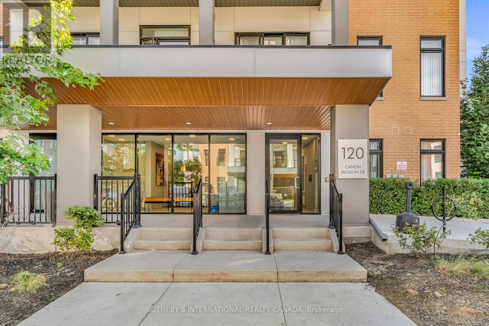 406 - 120 Canon Jackson Drive, Toronto, Ontario  M6M 0B8 - Photo 3 - W13112028