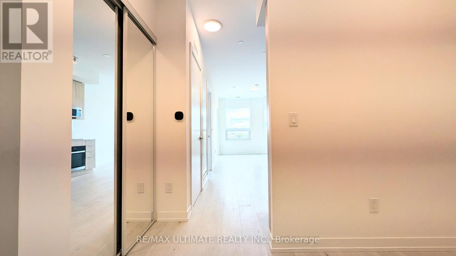 636 - 2501 Saw Whet Boulevard, Oakville, Ontario  L6M 4G3 - Photo 2 - W13112106