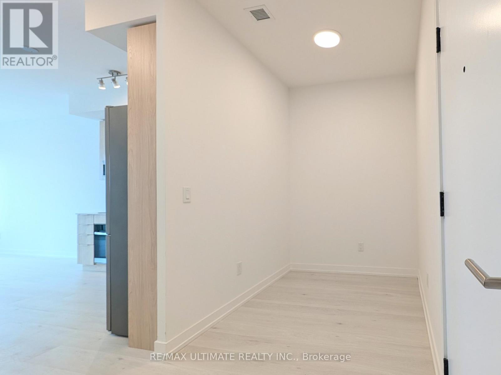 636 - 2501 Saw Whet Boulevard, Oakville, Ontario  L6M 4G3 - Photo 3 - W13112106