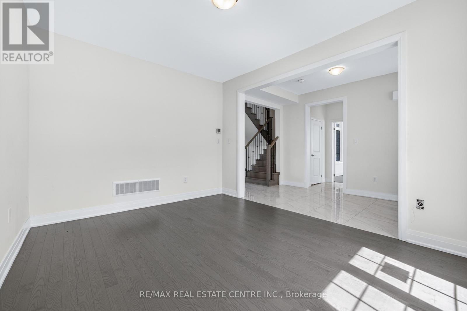 423 Royal West Drive, Brampton, Ontario  L6X 5K1 - Photo 11 - W13112116