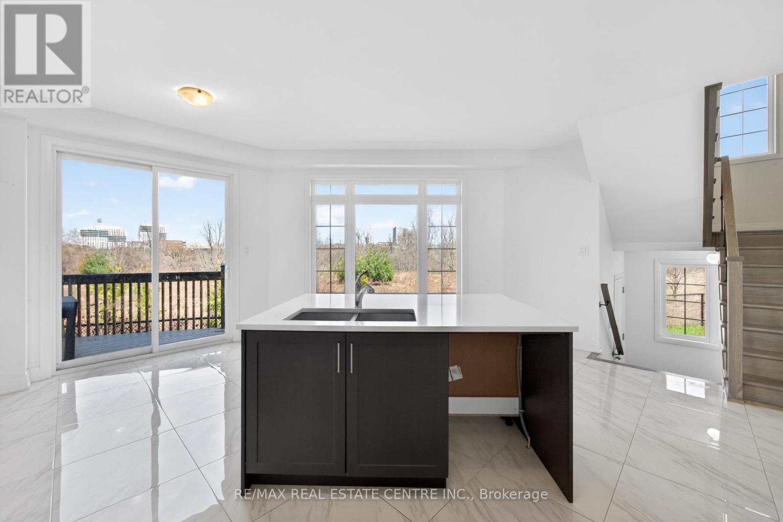 423 Royal West Drive, Brampton, Ontario  L6X 5K1 - Photo 13 - W13112116