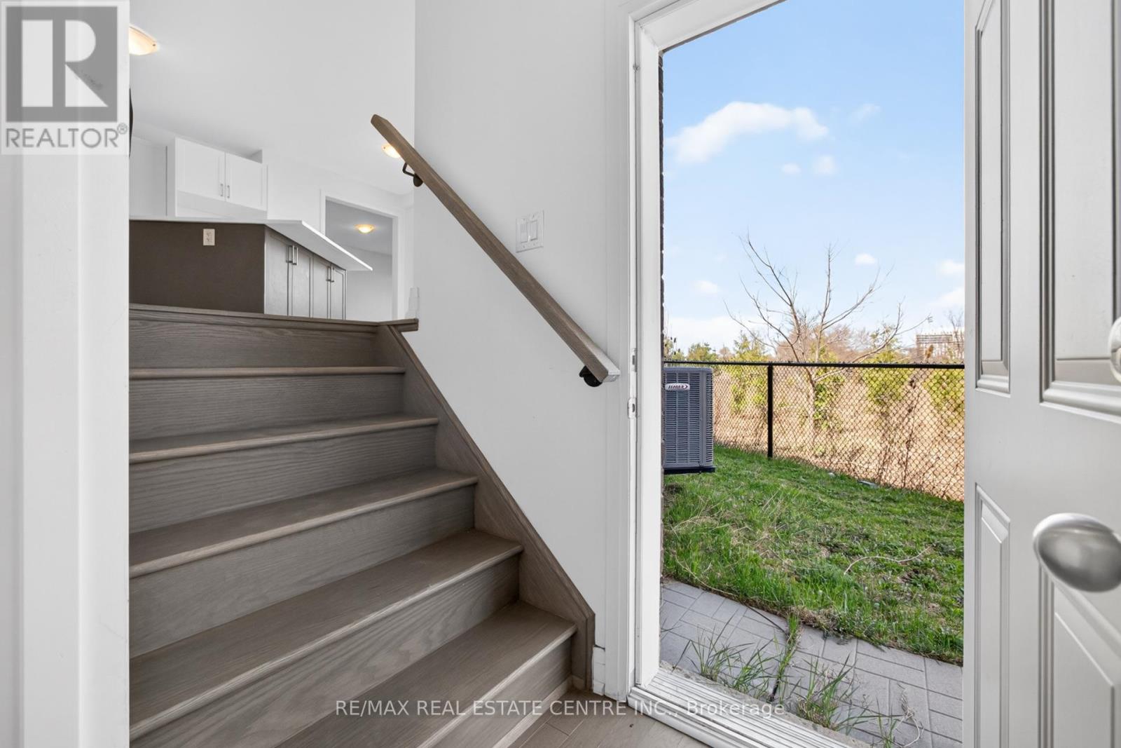 423 Royal West Drive, Brampton, Ontario  L6X 5K1 - Photo 19 - W13112116