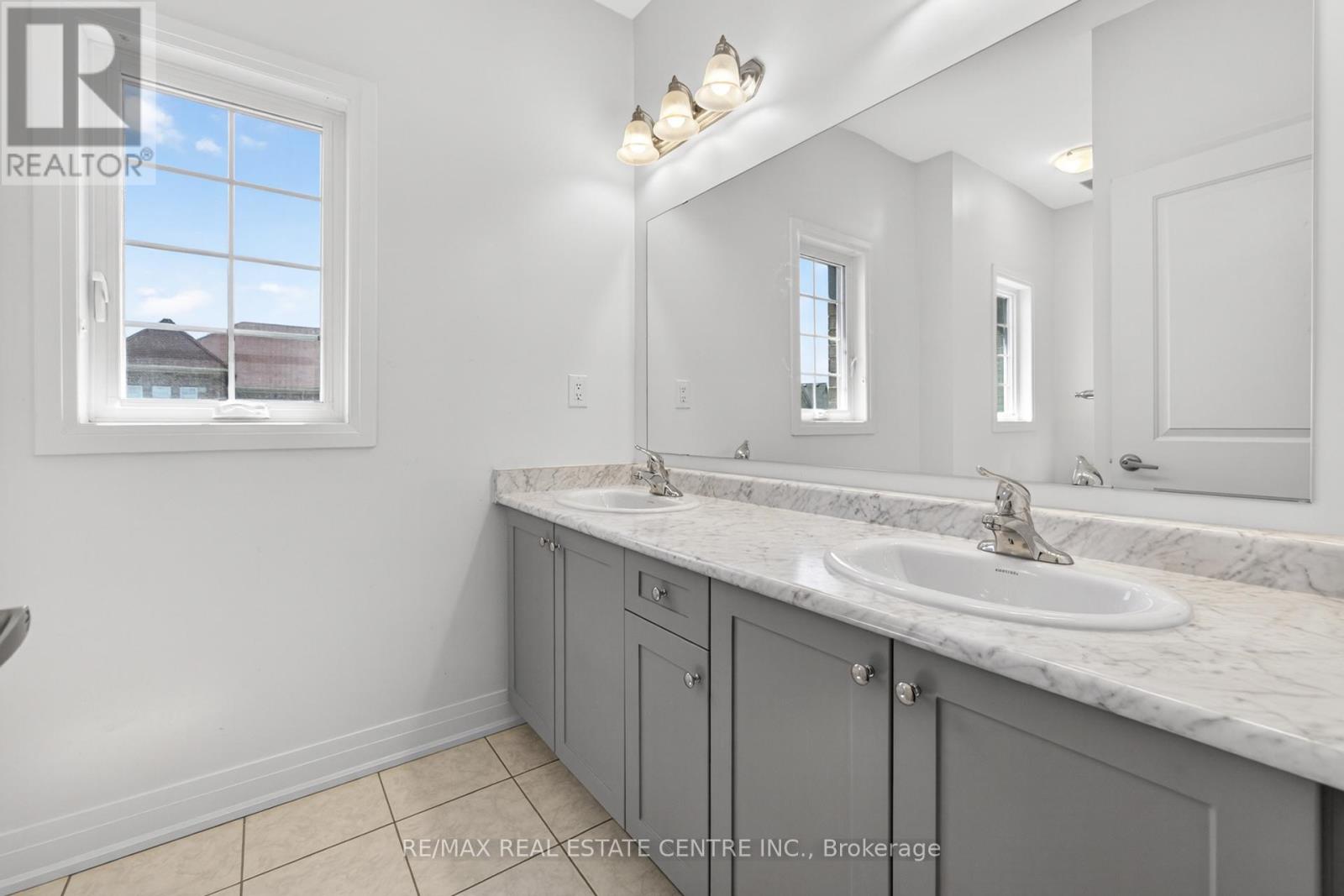 423 Royal West Drive, Brampton, Ontario  L6X 5K1 - Photo 23 - W13112116