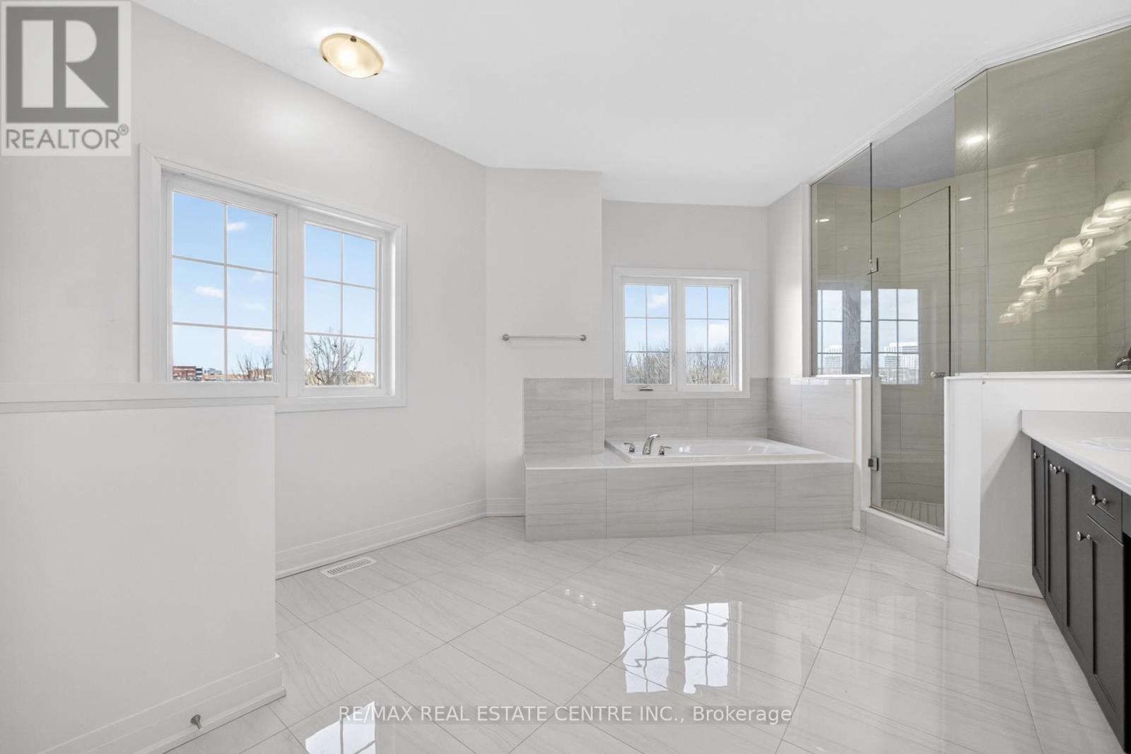 423 Royal West Drive, Brampton, Ontario  L6X 5K1 - Photo 38 - W13112116