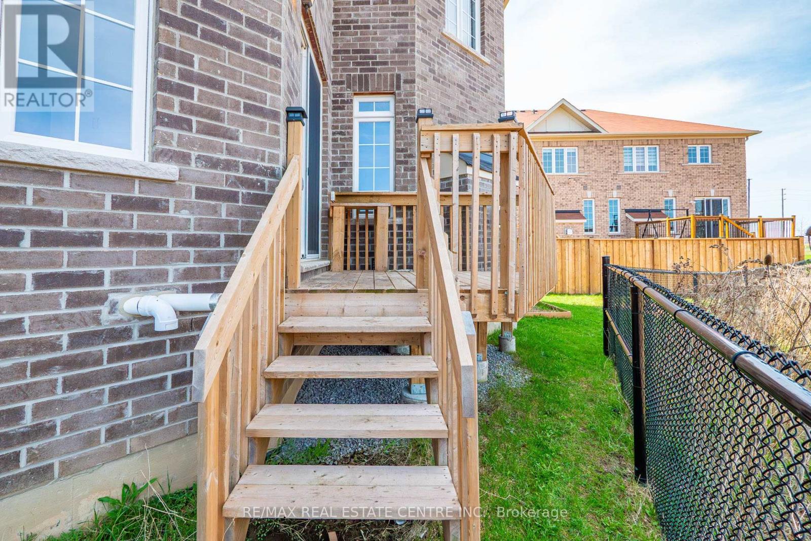 423 Royal West Drive, Brampton, Ontario  L6X 5K1 - Photo 47 - W13112116