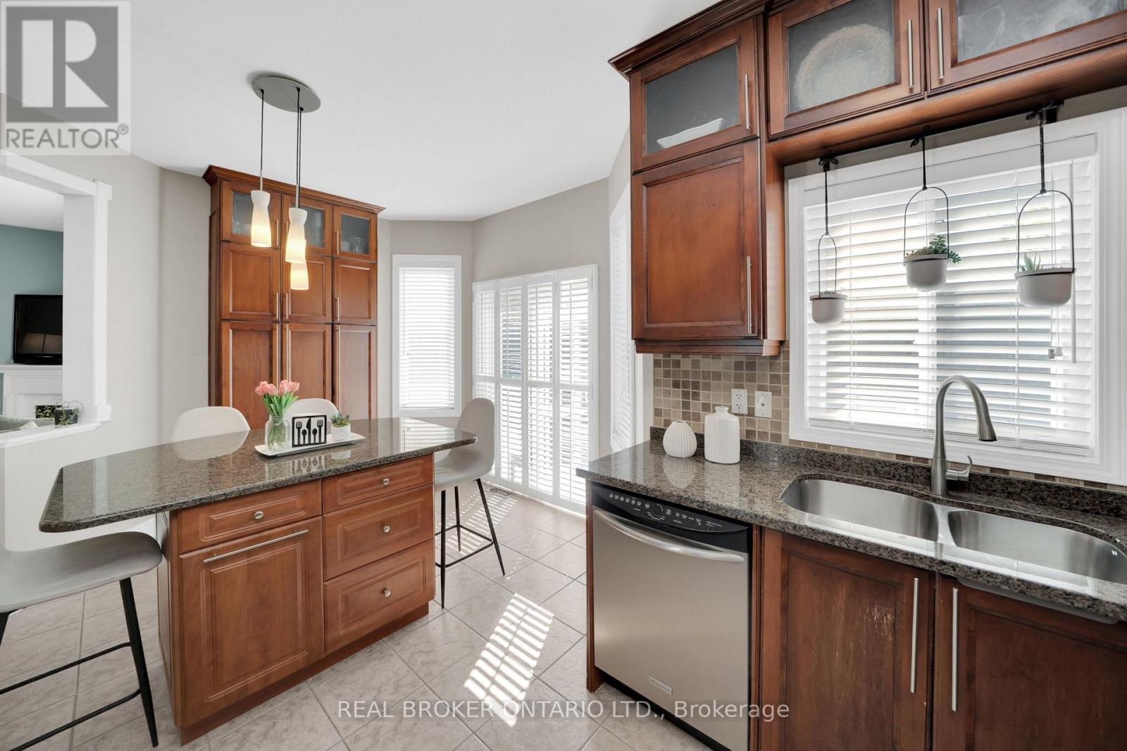 217 Ellis Crescent, Milton, Ontario  L9T 6B5 - Photo 6 - W13112120