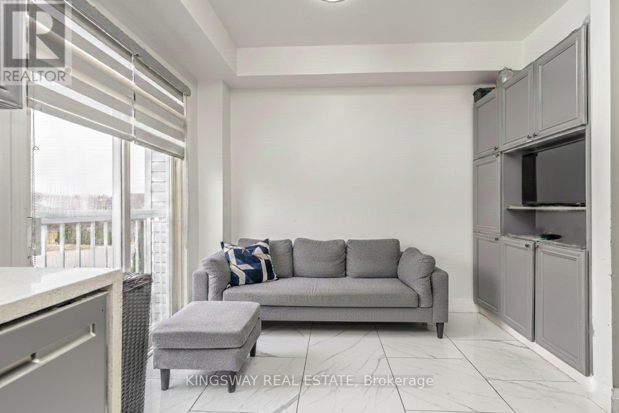 6 - 280 Hillcrest Avenue, Mississauga, Ontario  L5B 4L3 - Photo 3 - W13112206