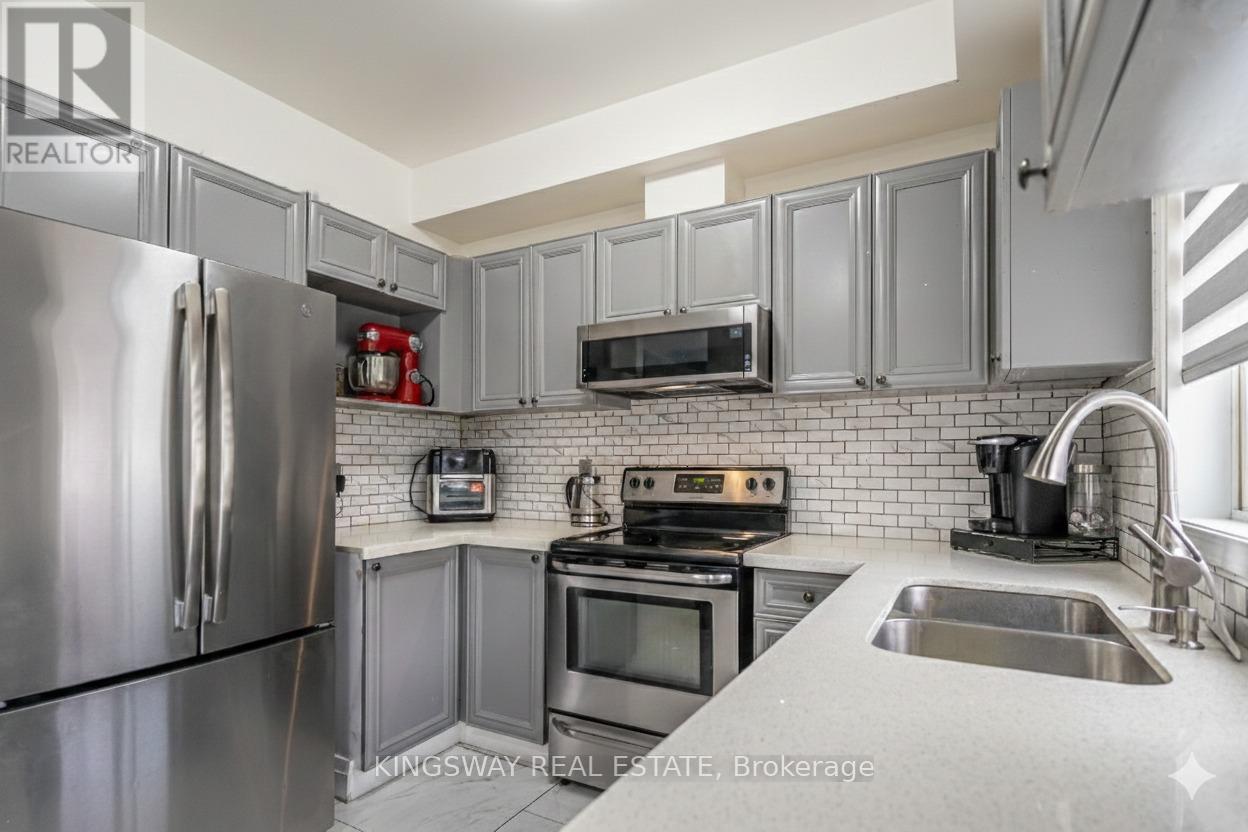 6 - 280 Hillcrest Avenue, Mississauga, Ontario  L5B 4L3 - Photo 4 - W13112206