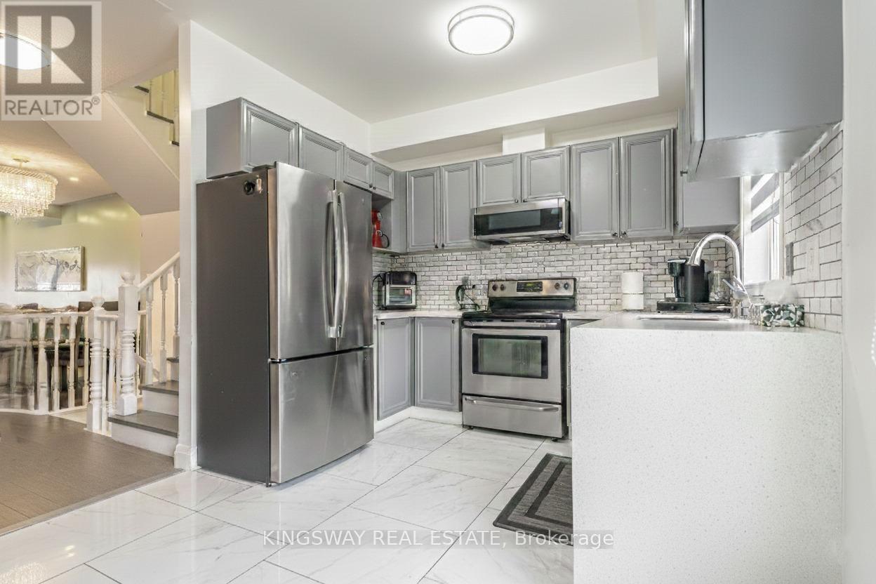 6 - 280 Hillcrest Avenue, Mississauga, Ontario  L5B 4L3 - Photo 5 - W13112206