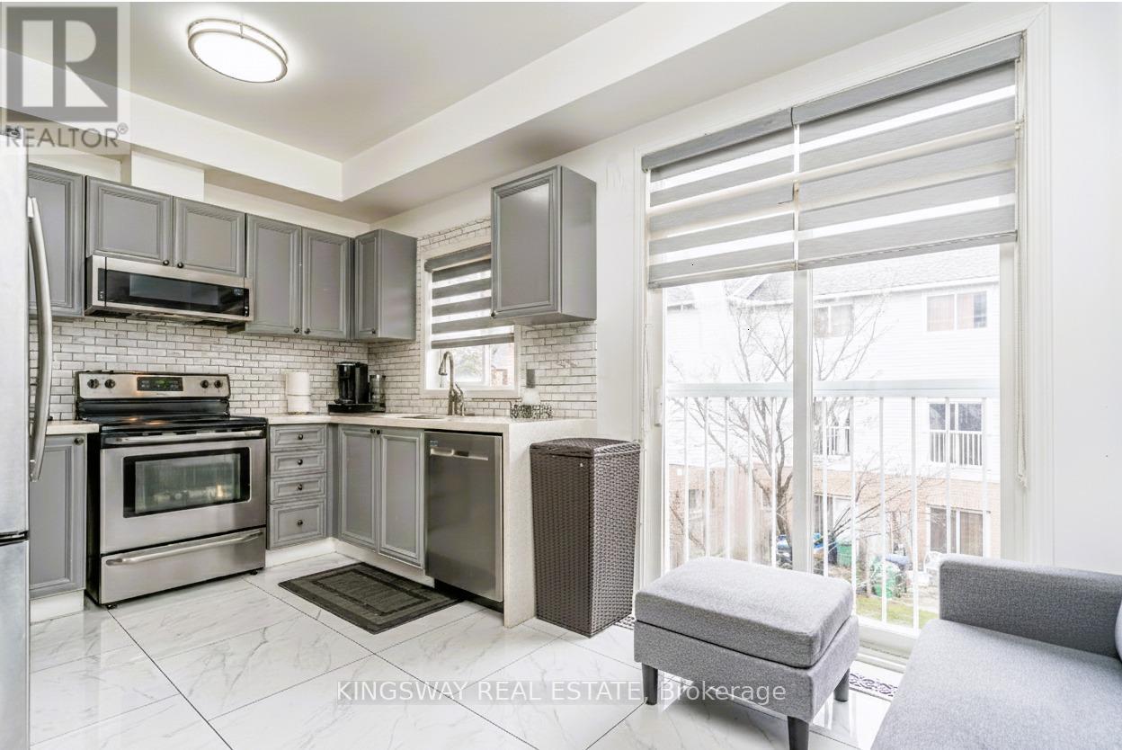6 - 280 Hillcrest Avenue, Mississauga, Ontario  L5B 4L3 - Photo 6 - W13112206