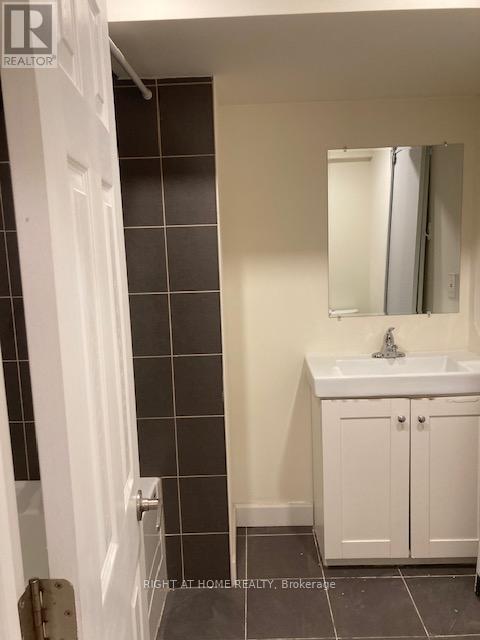 Bsmnt - 2064 Glenada Crescent, Oakville, Ontario  L6H 4M2 - Photo 9 - W13112224