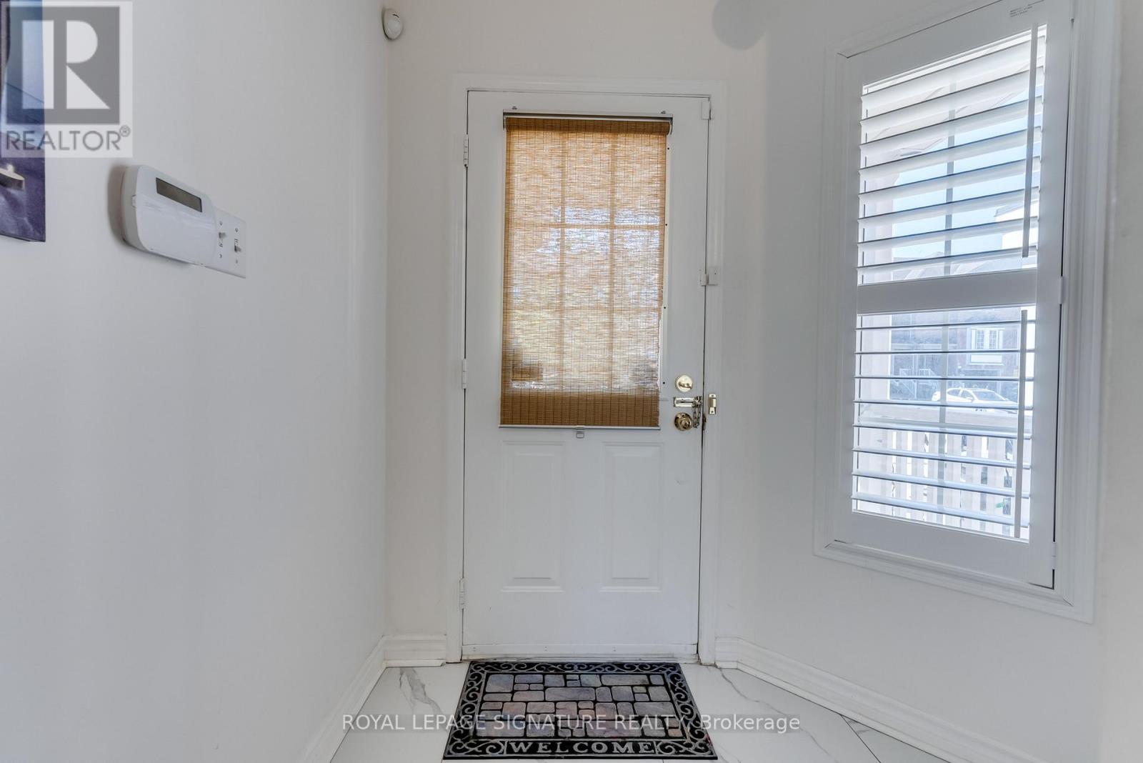 54 Wilmont Court, Brampton, Ontario  L6X 4Z7 - Photo 5 - W13112288