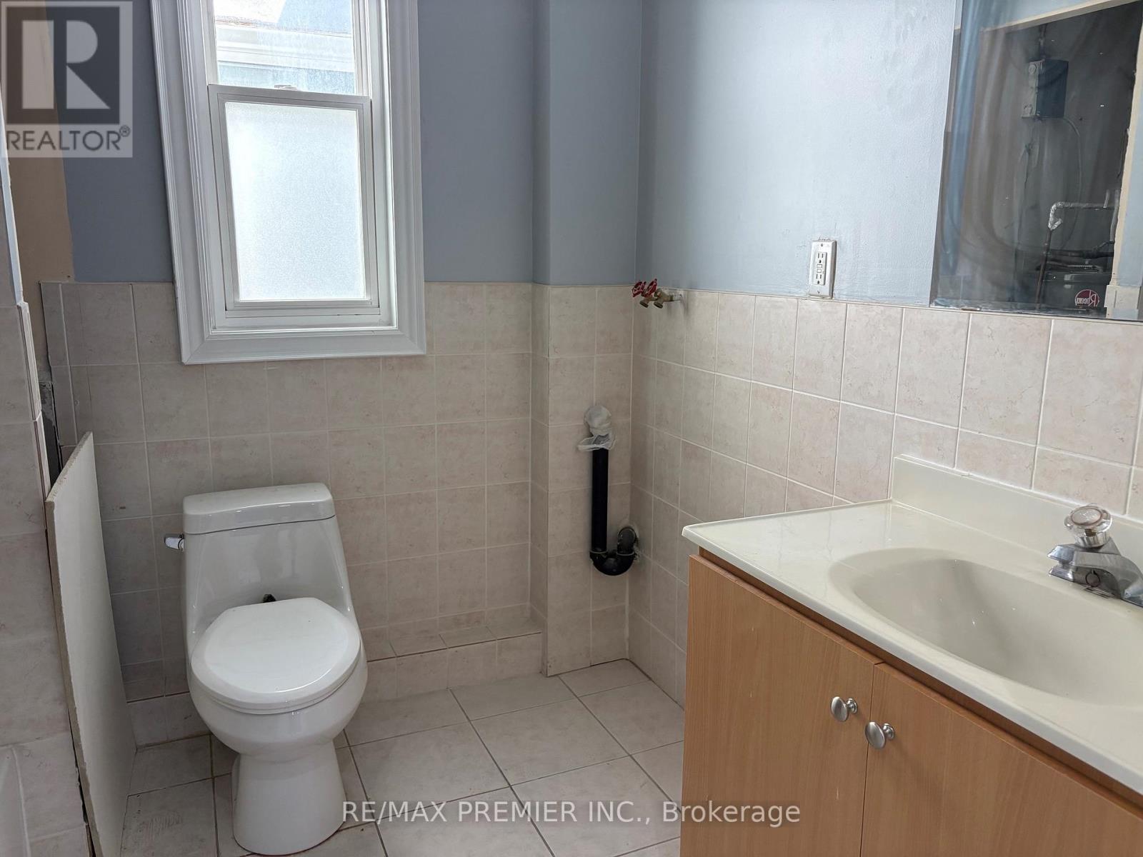 Upper - 938 Bloor Street W, Toronto, Ontario  M6H 1L4 - Photo 10 - W13112310