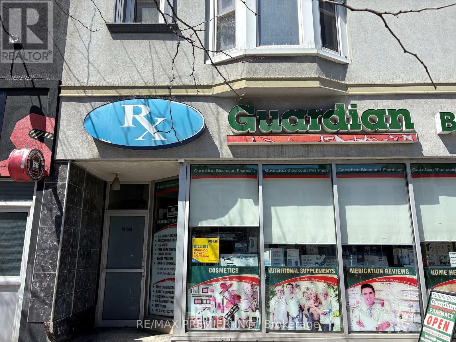 Upper - 938 Bloor Street W, Toronto, Ontario  M6H 1L4 - Photo 3 - W13112310