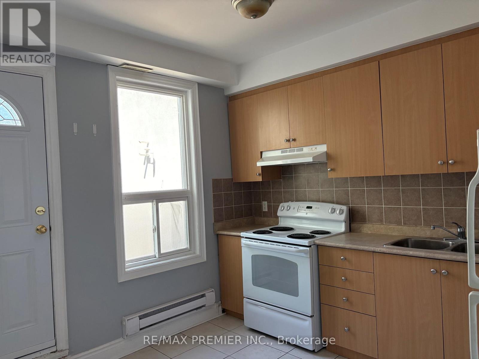 Upper - 938 Bloor Street W, Toronto, Ontario  M6H 1L4 - Photo 7 - W13112310