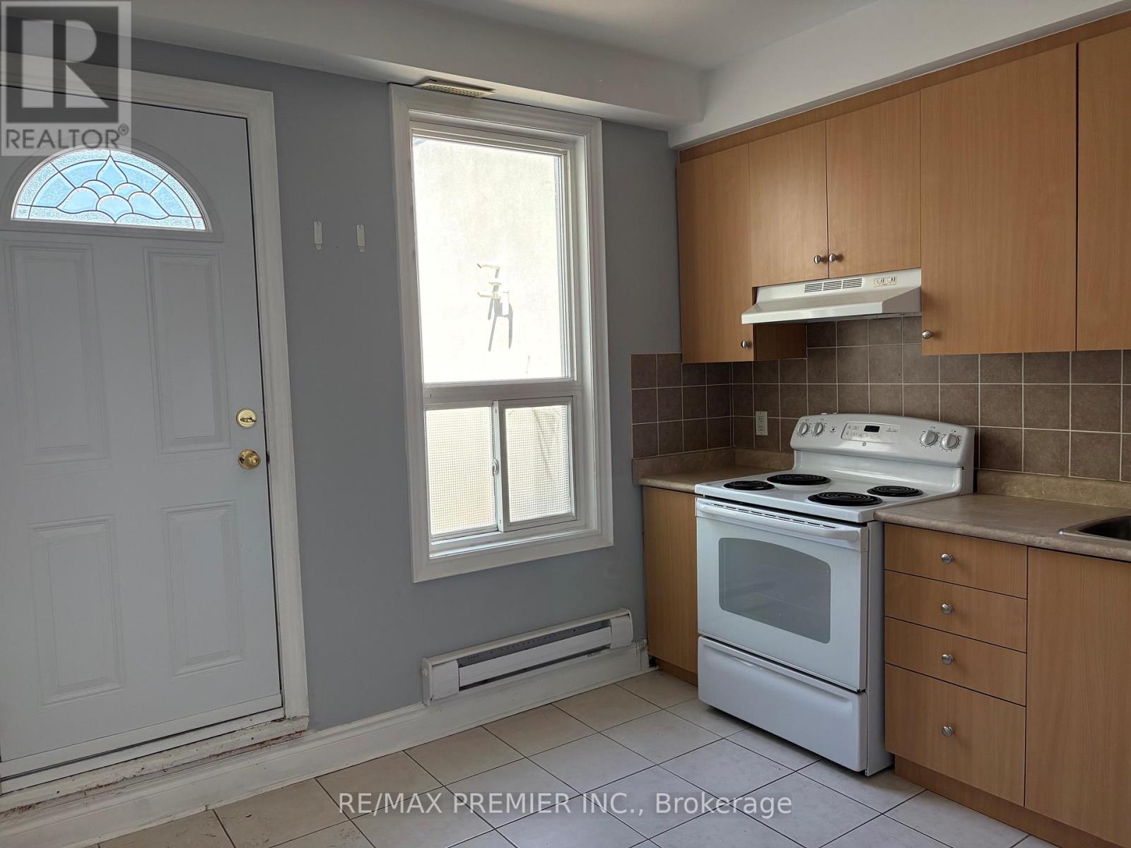 Upper - 938 Bloor Street W, Toronto, Ontario  M6H 1L4 - Photo 8 - W13112310