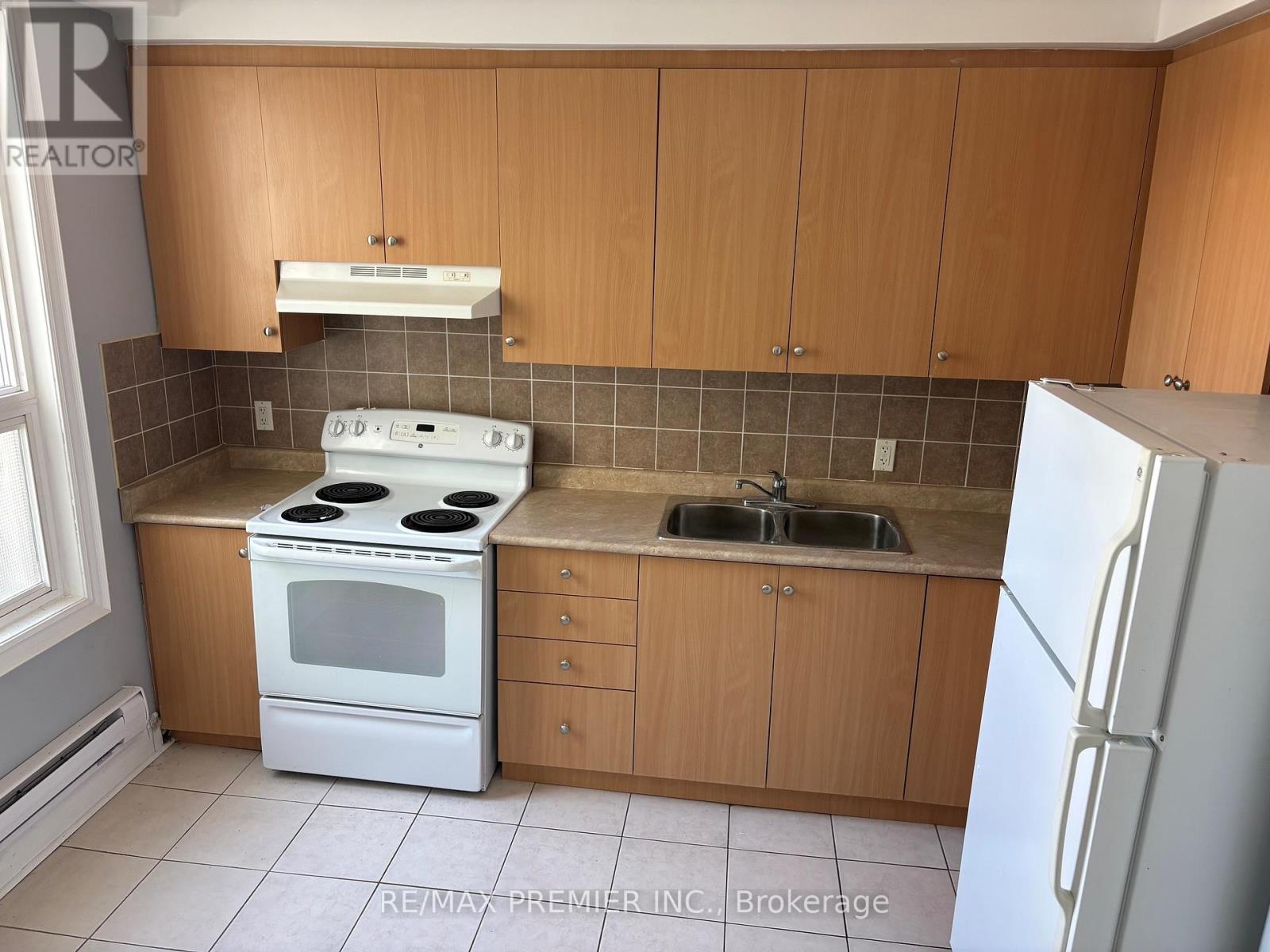 Upper - 938 Bloor Street W, Toronto, Ontario  M6H 1L4 - Photo 6 - W13112318