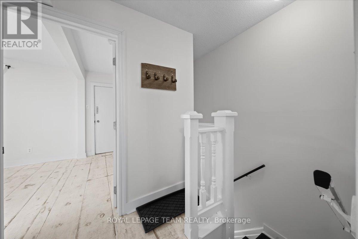 2 - 135 Upper Lorne Place, Ottawa, Ontario  K1R 7G8 - Photo 2 - X13112526