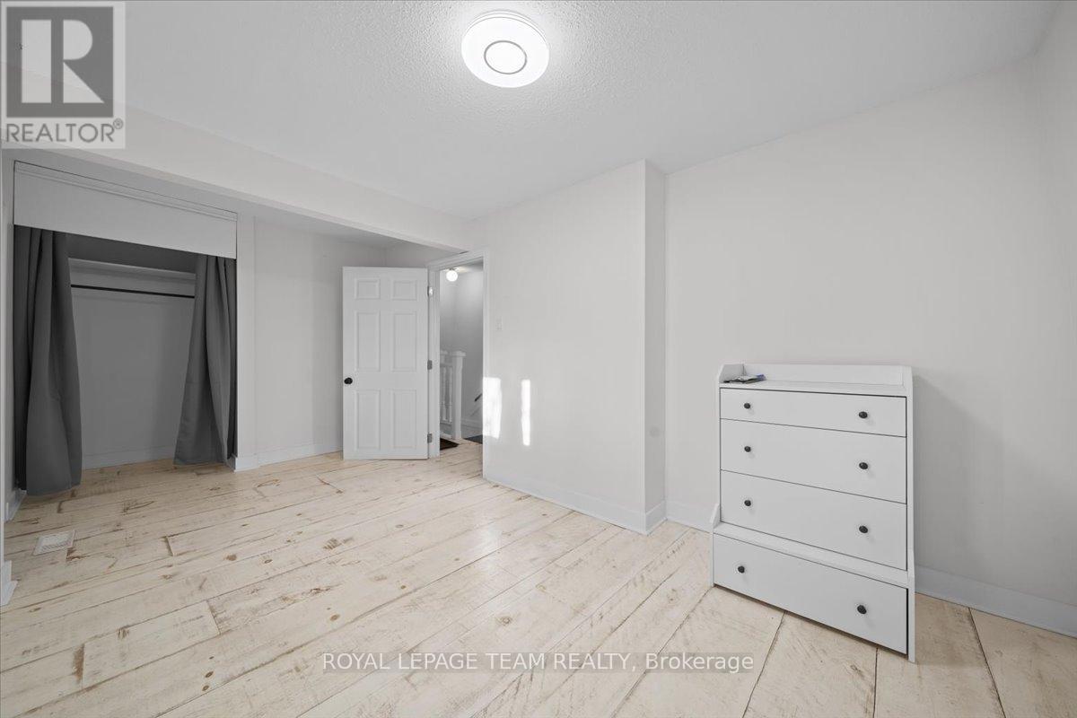 2 - 135 Upper Lorne Place, Ottawa, Ontario  K1R 7G8 - Photo 4 - X13112526