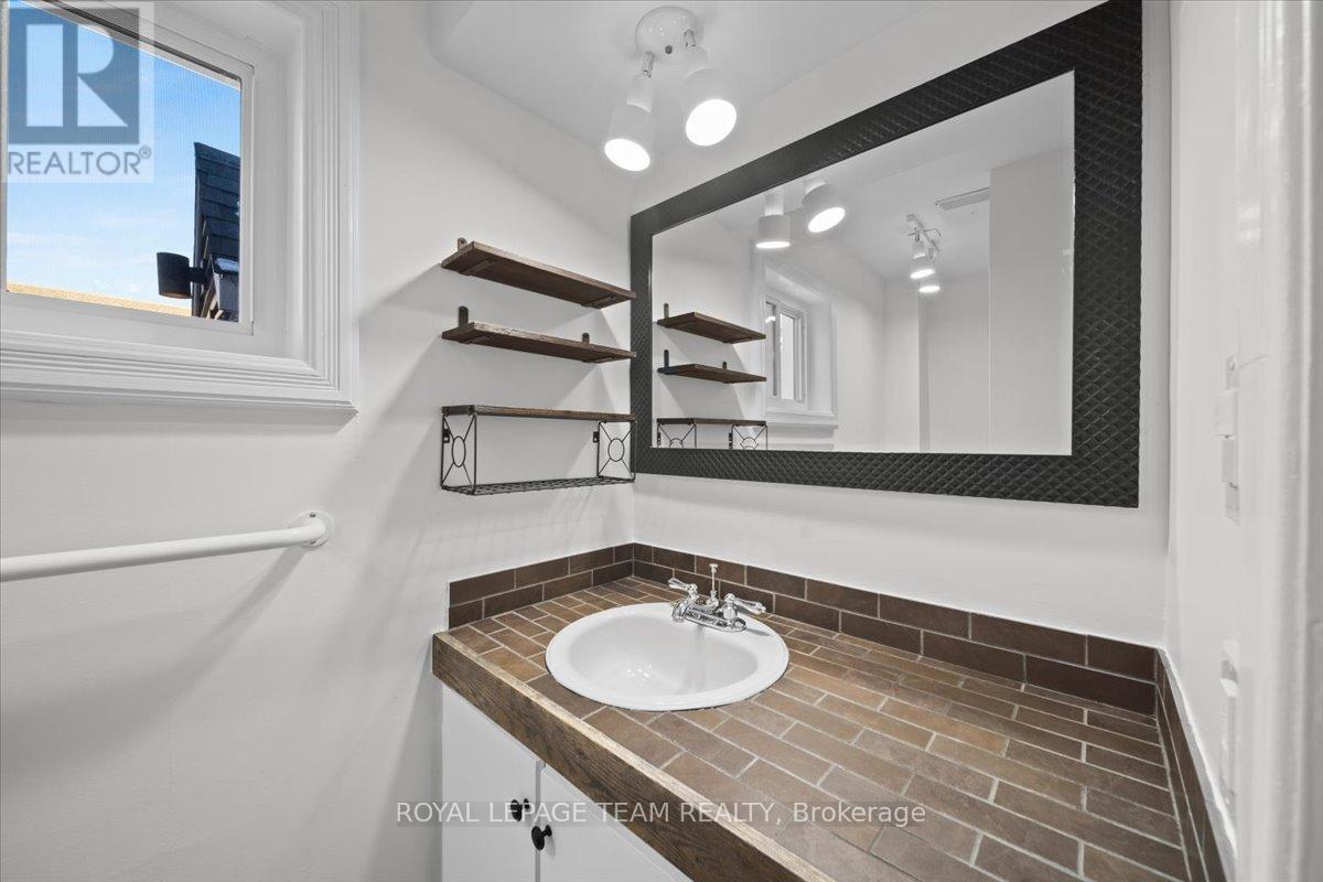 2 - 135 Upper Lorne Place, Ottawa, Ontario  K1R 7G8 - Photo 6 - X13112526