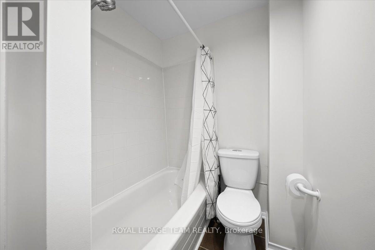 2 - 135 Upper Lorne Place, Ottawa, Ontario  K1R 7G8 - Photo 7 - X13112526