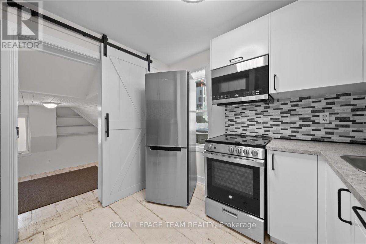 2 - 135 Upper Lorne Place, Ottawa, Ontario  K1R 7G8 - Photo 8 - X13112526