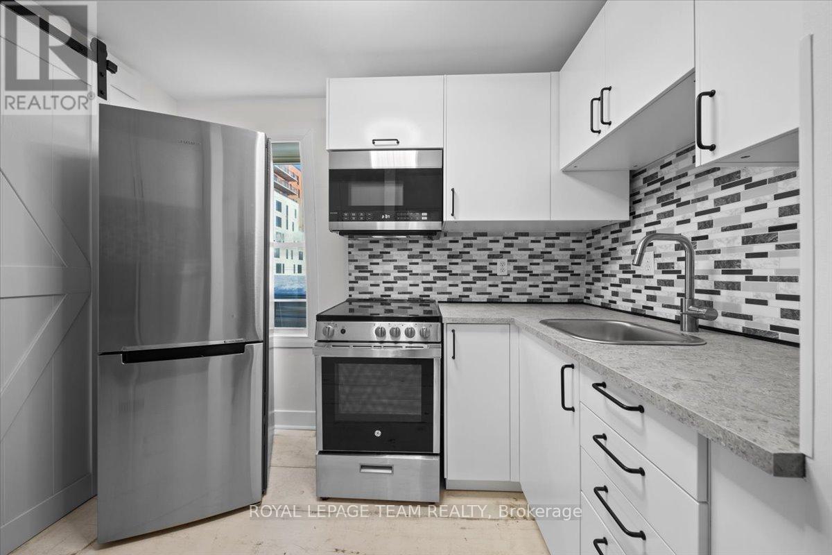 2 - 135 Upper Lorne Place, Ottawa, Ontario  K1R 7G8 - Photo 9 - X13112526