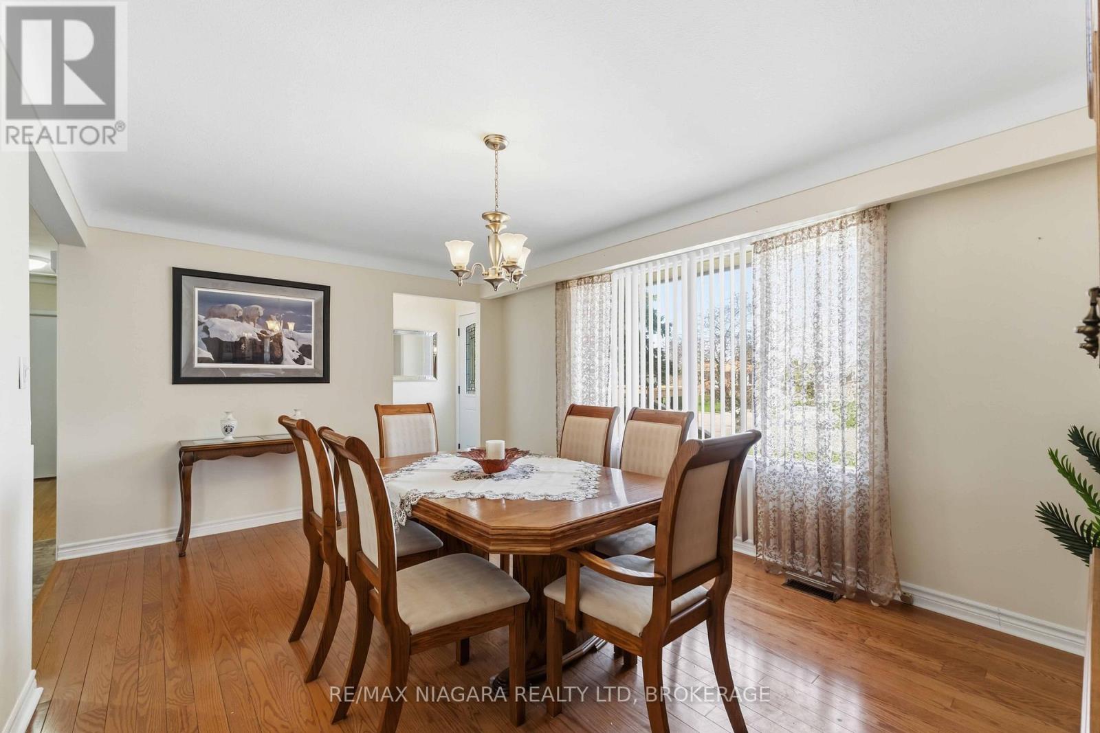 4 Rossie Place, St. Catharines (Oakdale), Ontario  L2P 2G6 - Photo 6 - X13112374
