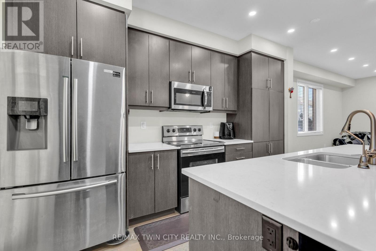 661 Doon South Drive, Kitchener, Ontario  N2P 0H5 - Photo 9 - X13112210