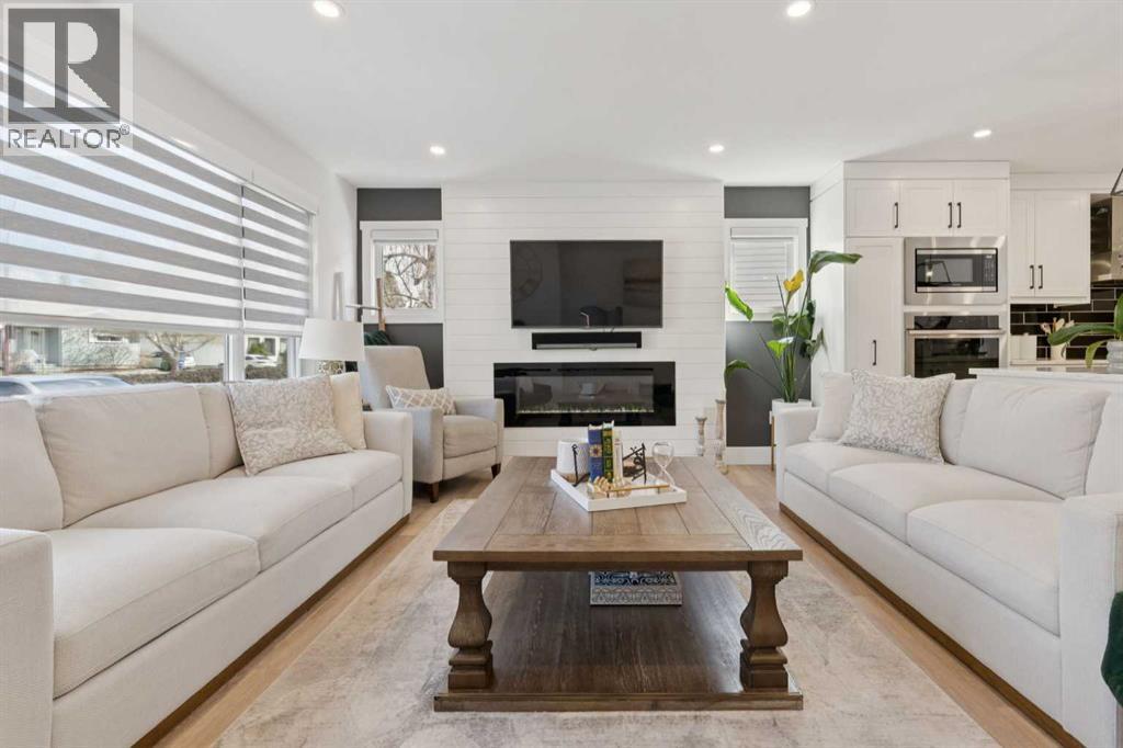 691 Brookpark Drive SW, Calgary, Alberta  T2W 2X2 - Photo 3 - A2306714