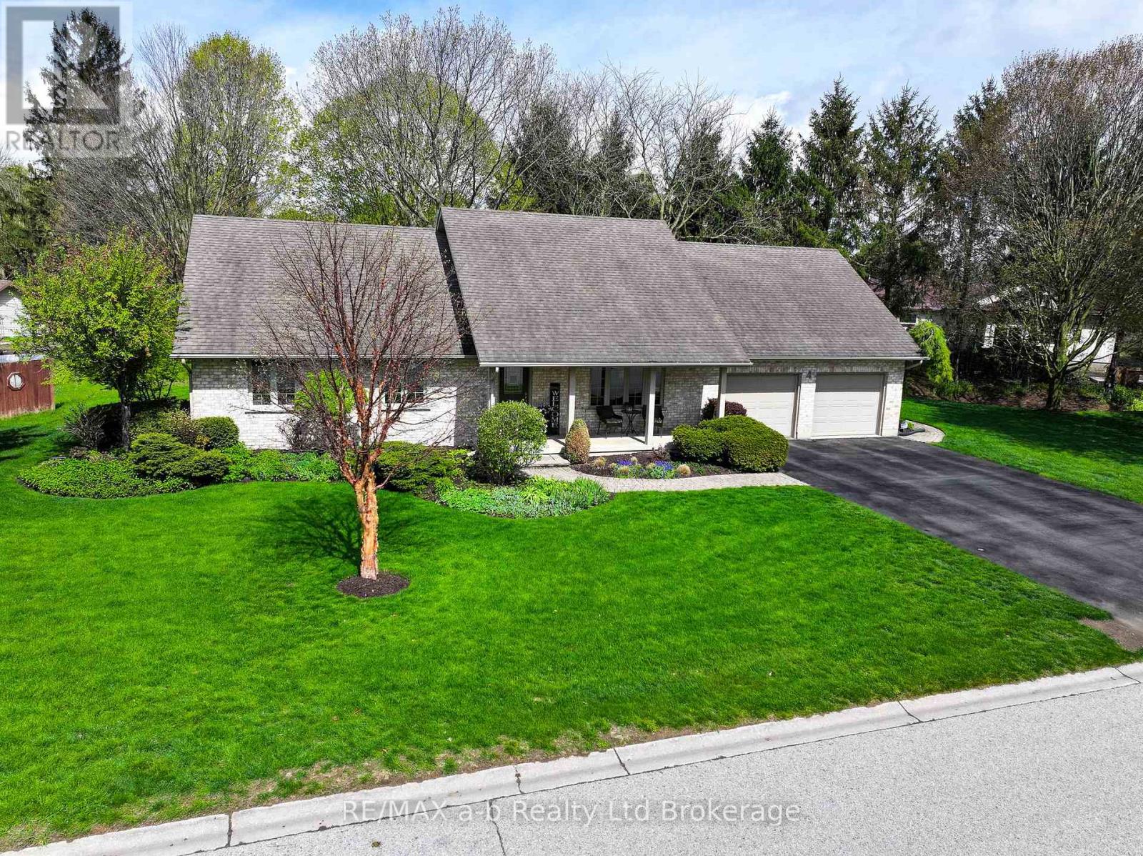4 OTTERVIEW DRIVE, Norwich, Ontario