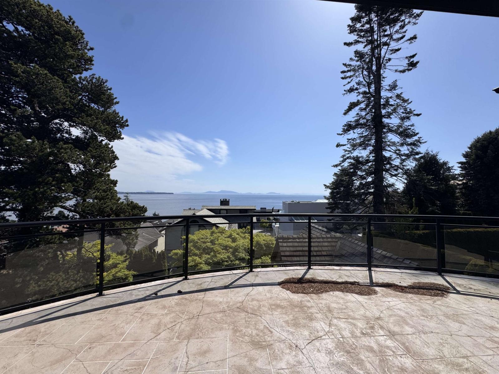 13136 Marine Drive, Surrey, British Columbia  V4A 1E7 - Photo 2 - R3122006