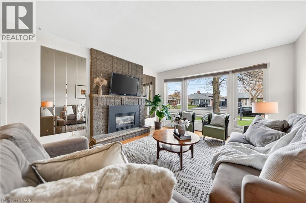 1177 Westerdam Road, Mississauga, Ontario  L4Y 2H3 - Photo 4 - 40827470