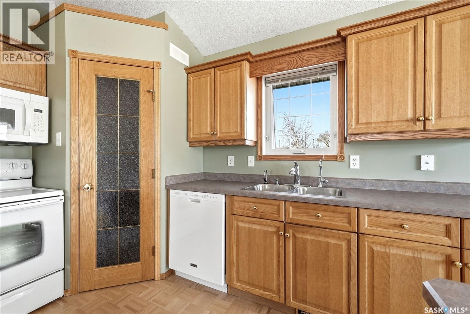 104 Park Street, Grand Coulee, Saskatchewan  S4M 0A3 - Photo 10 - SK035605