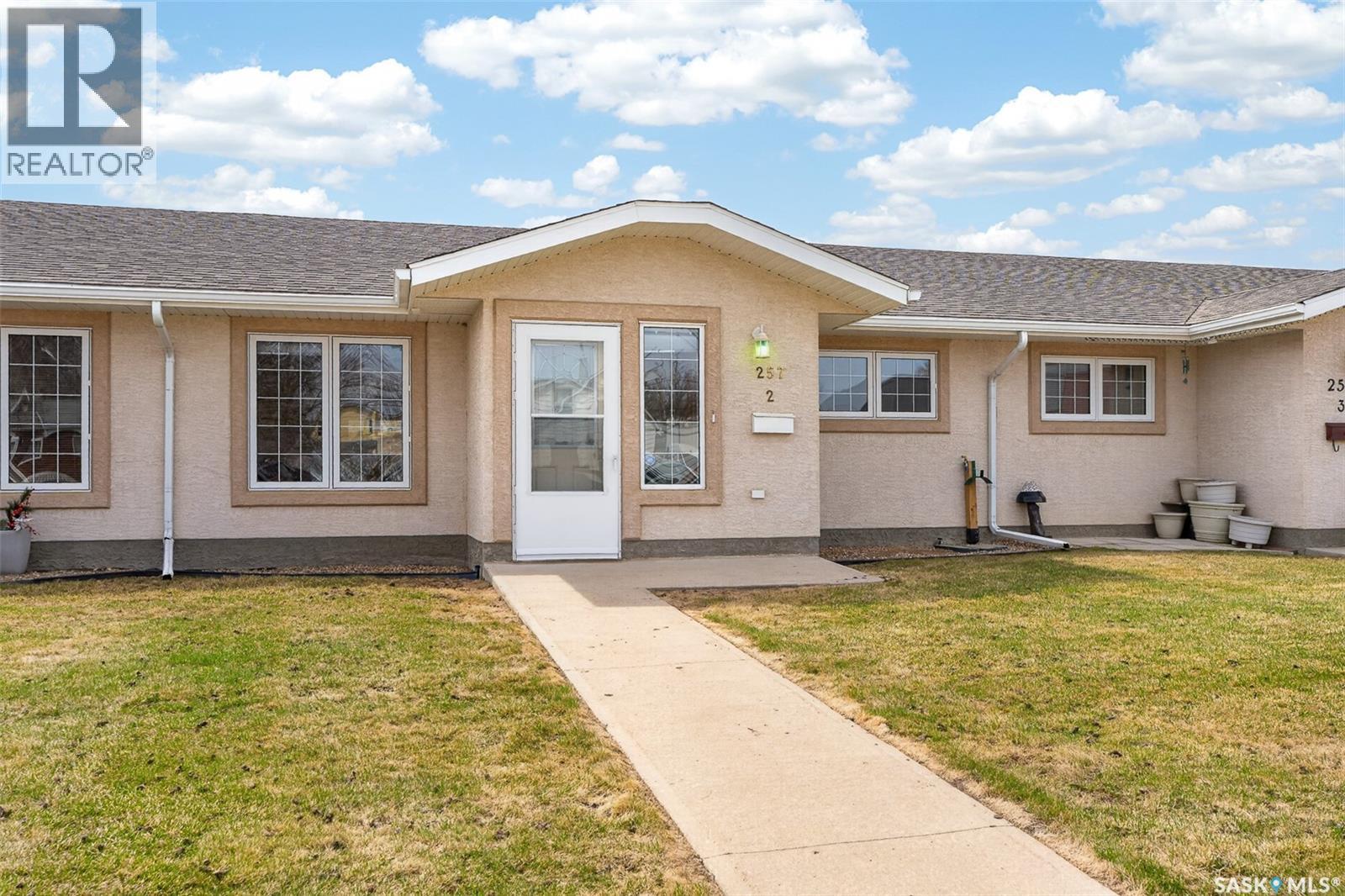 2 257 Fairford Street W, Moose Jaw, Saskatchewan  S6H 1V5 - Photo 2 - SK035558