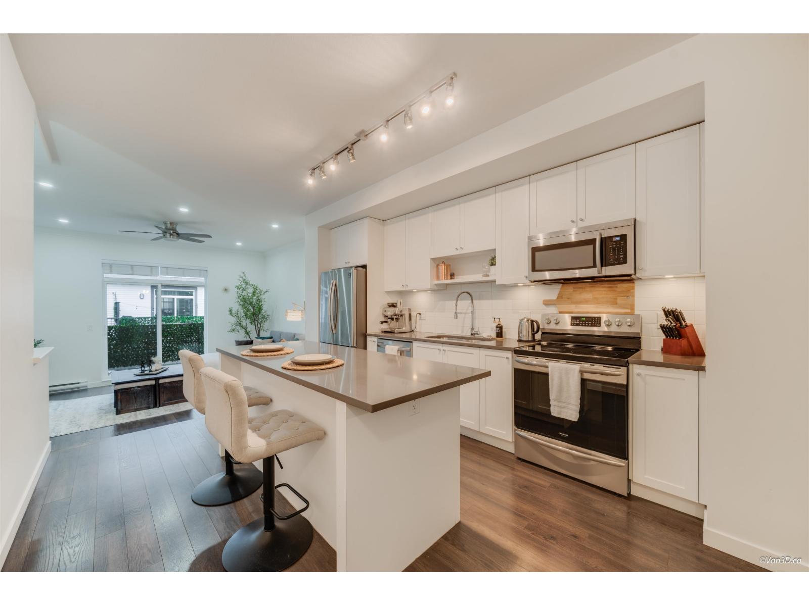 111 8168 136a Street, Surrey, British Columbia  V3M 3M4 - Photo 5 - R3121817