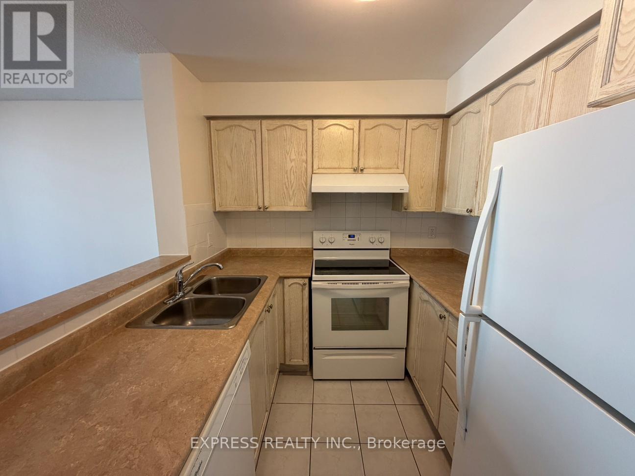 906 - 29 Pemberton Avenue, Toronto, Ontario  M2M 4L5 - Photo 2 - C13112458