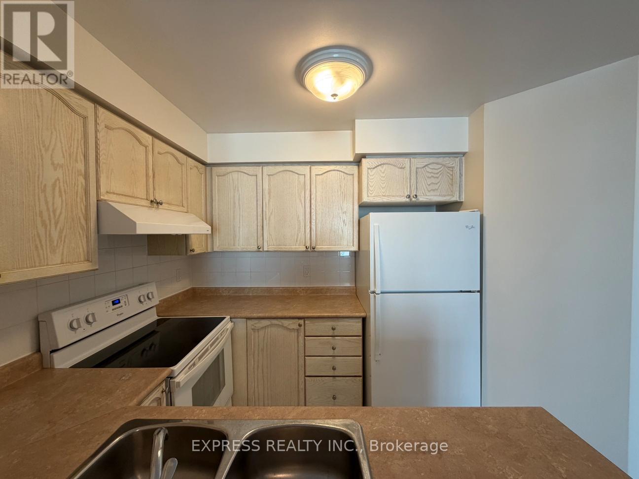 906 - 29 Pemberton Avenue, Toronto, Ontario  M2M 4L5 - Photo 3 - C13112458