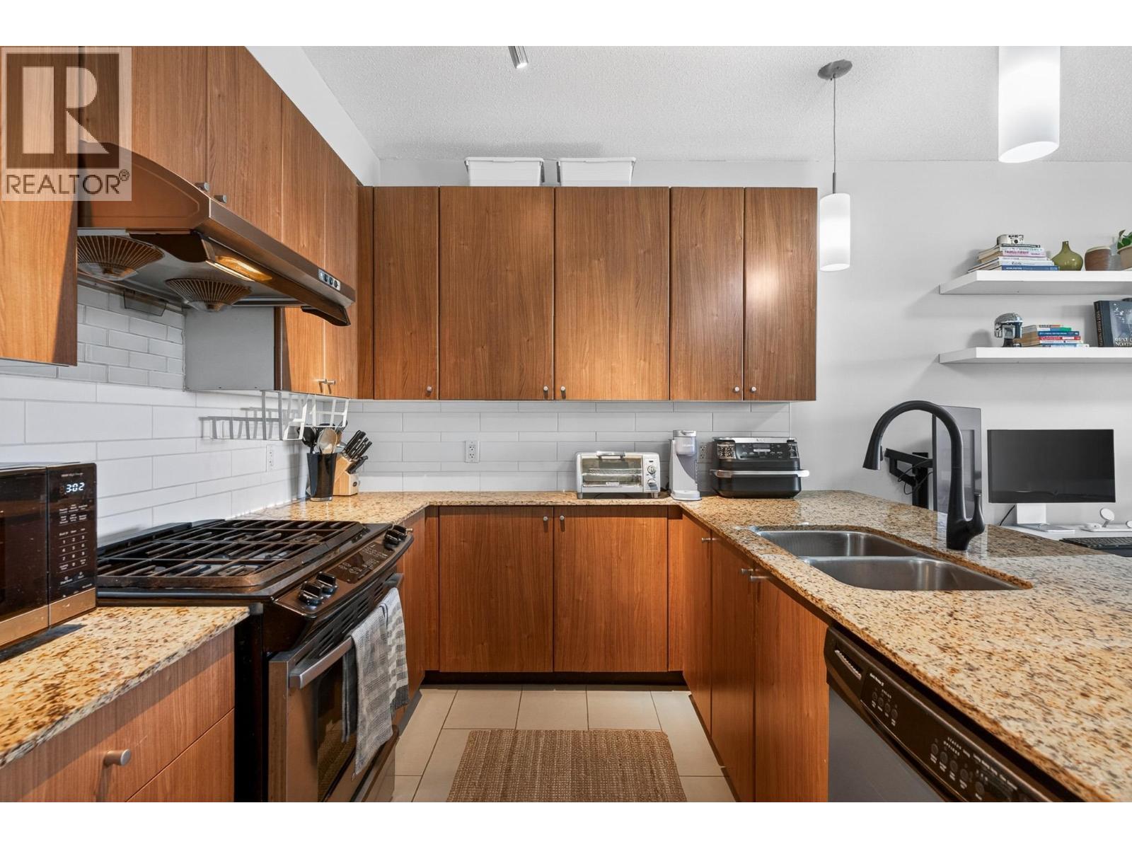 1401 280 Ross Drive, New Westminster, British Columbia  V3L 0C2 - Photo 4 - R3121456