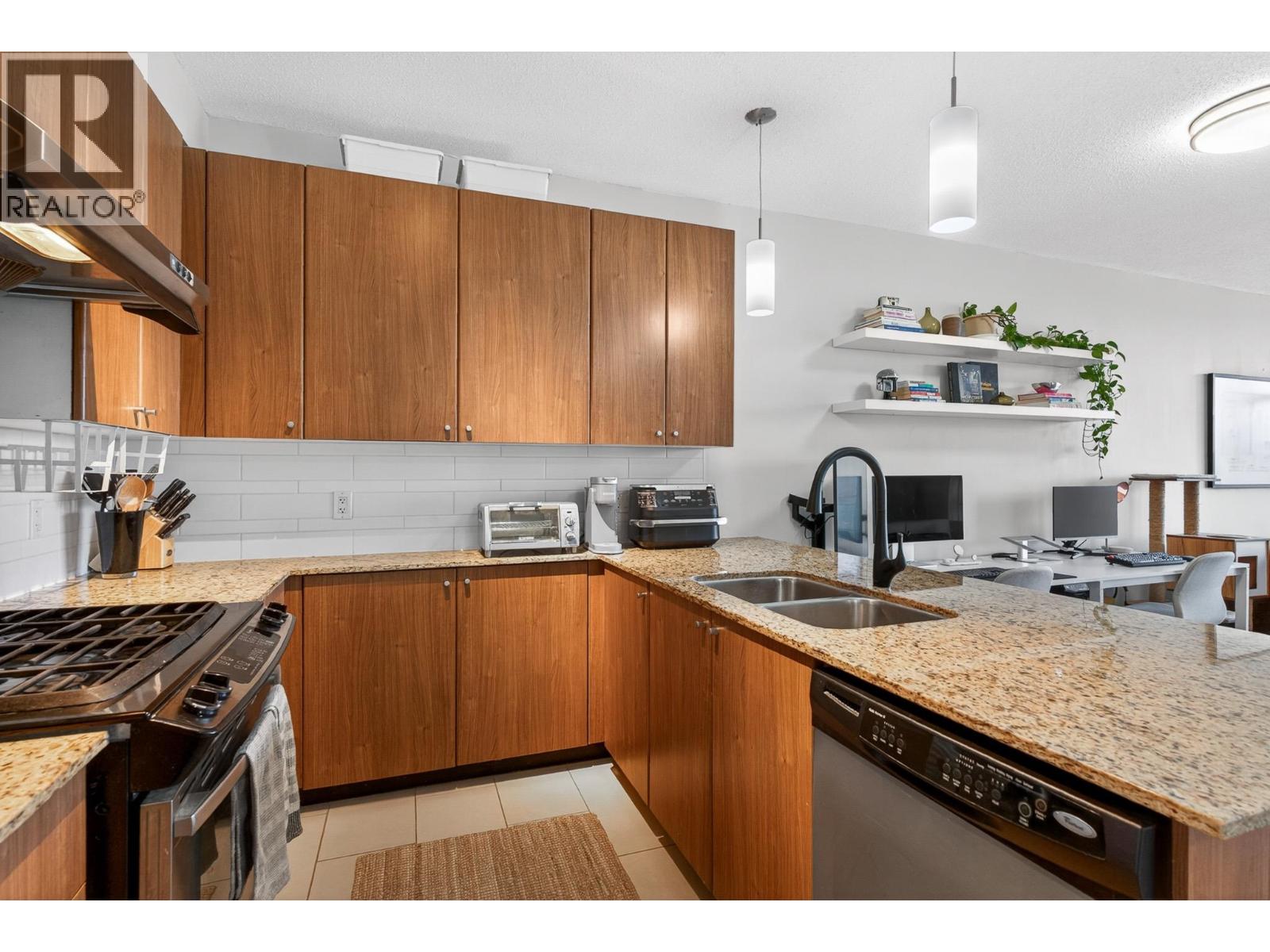 1401 280 Ross Drive, New Westminster, British Columbia  V3L 0C2 - Photo 5 - R3121456