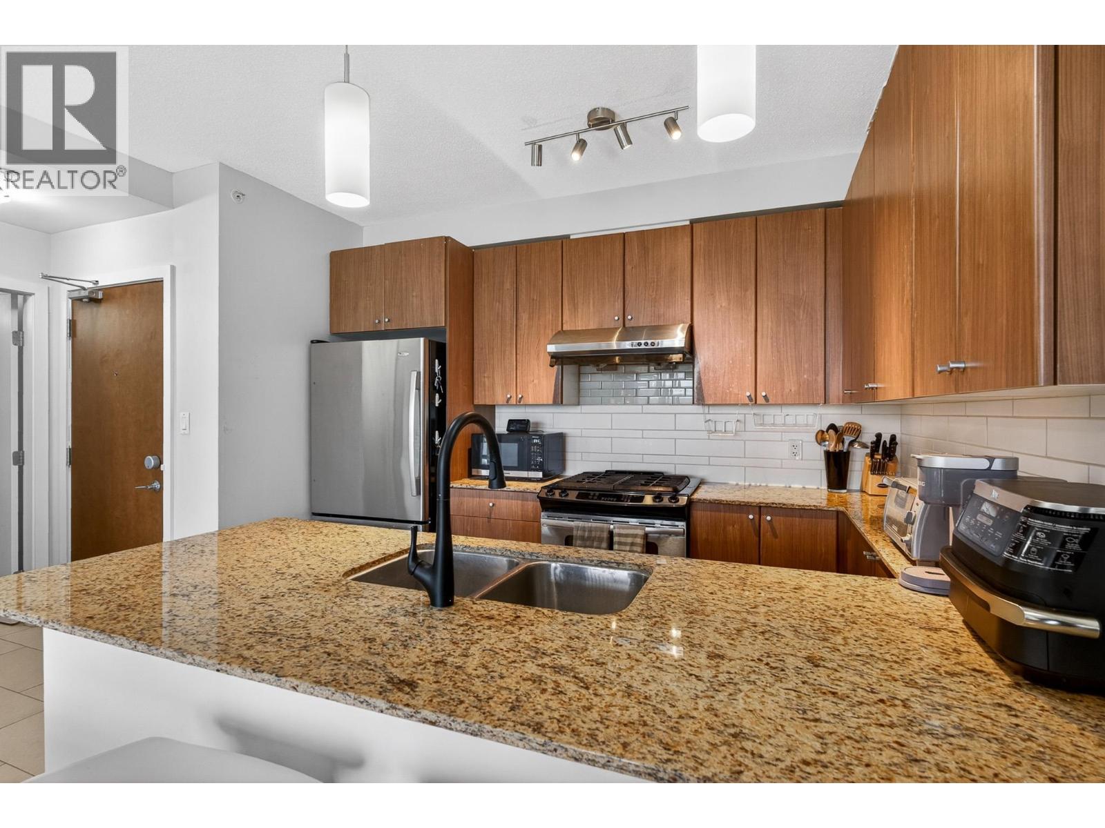 1401 280 Ross Drive, New Westminster, British Columbia  V3L 0C2 - Photo 3 - R3121456