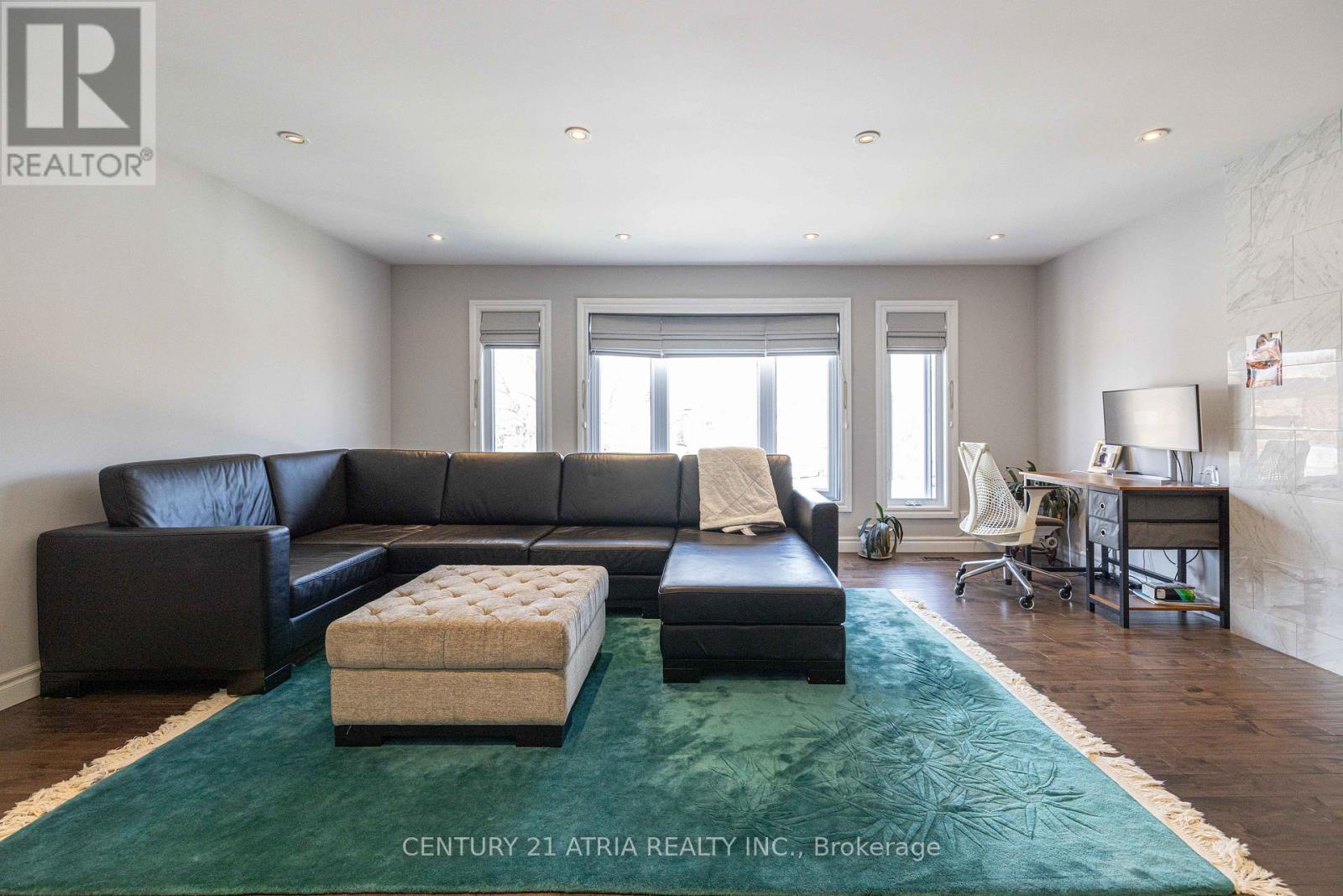 35 Versailles Court, Richmond Hill, Ontario  L4C 8V6 - Photo 10 - N13112378