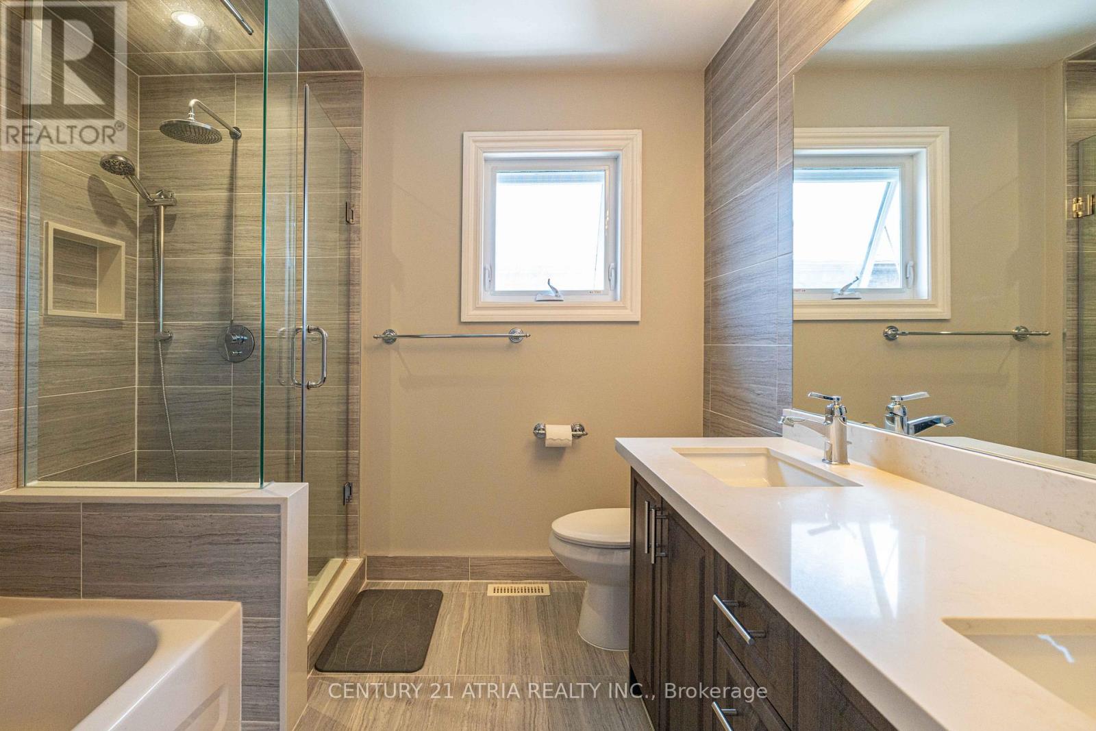 35 Versailles Court, Richmond Hill, Ontario  L4C 8V6 - Photo 16 - N13112378