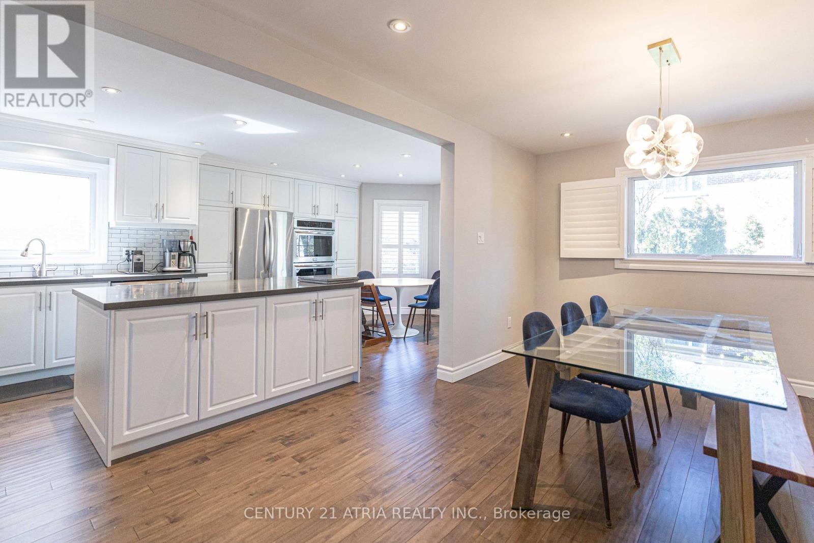 35 Versailles Court, Richmond Hill, Ontario  L4C 8V6 - Photo 5 - N13112378
