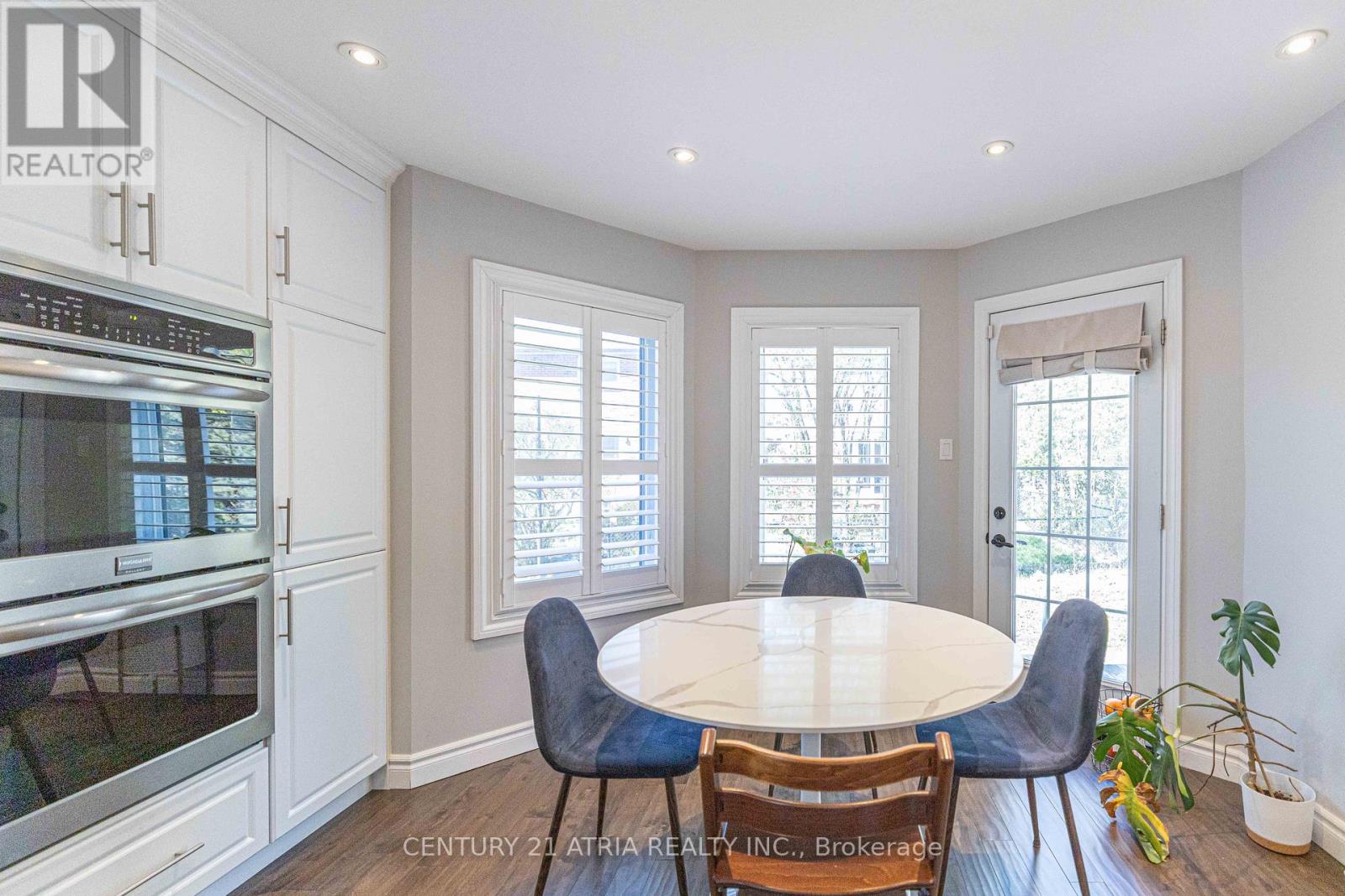 35 Versailles Court, Richmond Hill, Ontario  L4C 8V6 - Photo 6 - N13112378