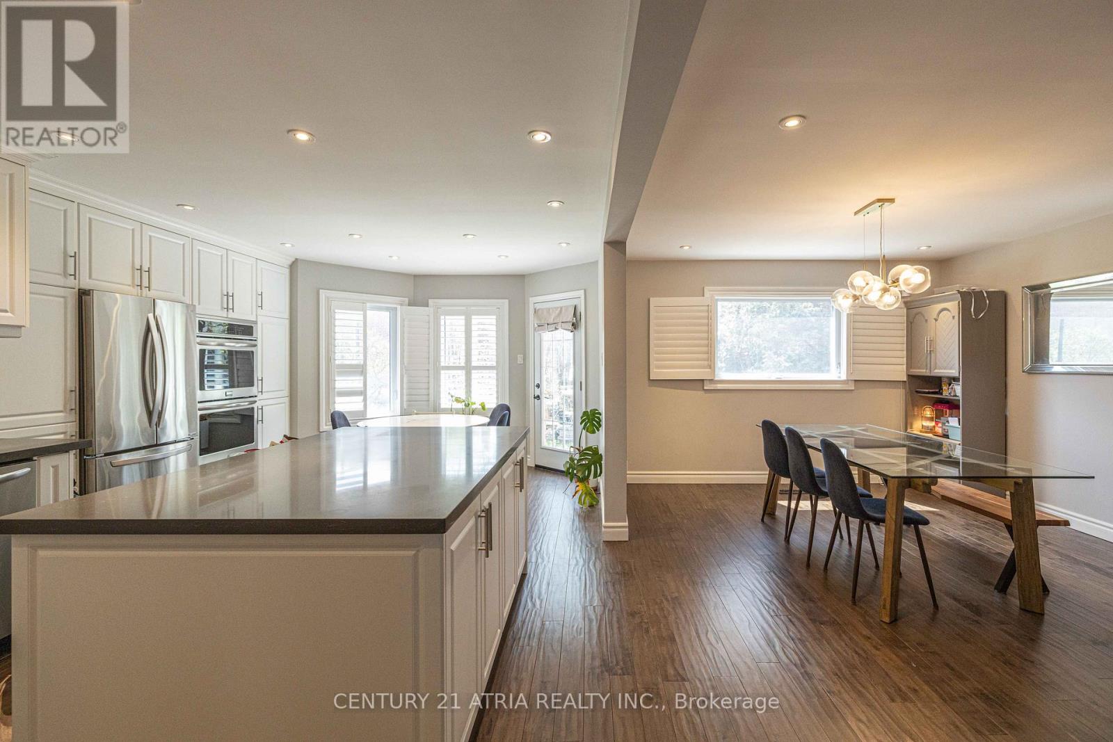 35 Versailles Court, Richmond Hill, Ontario  L4C 8V6 - Photo 7 - N13112378