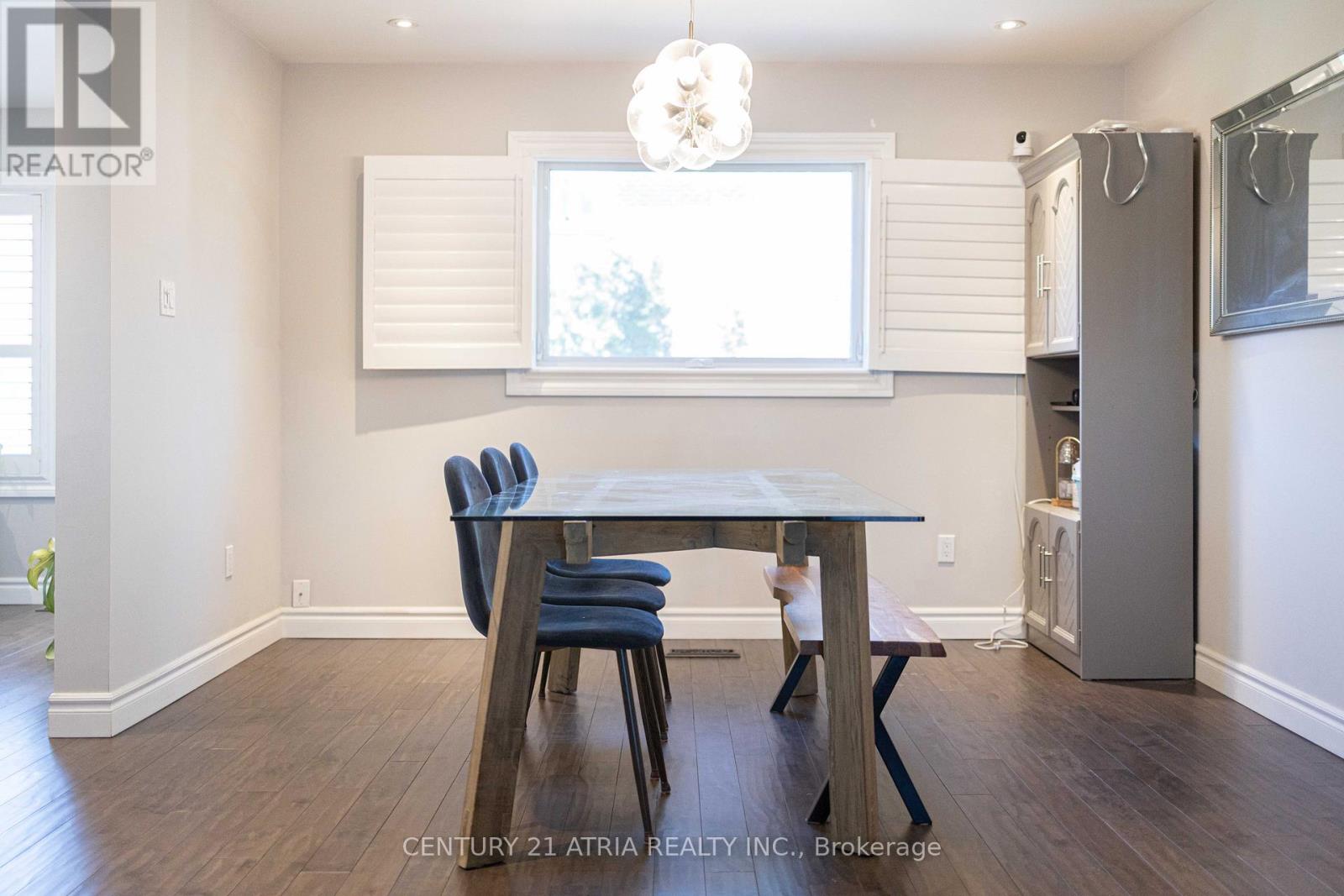 35 Versailles Court, Richmond Hill, Ontario  L4C 8V6 - Photo 8 - N13112378